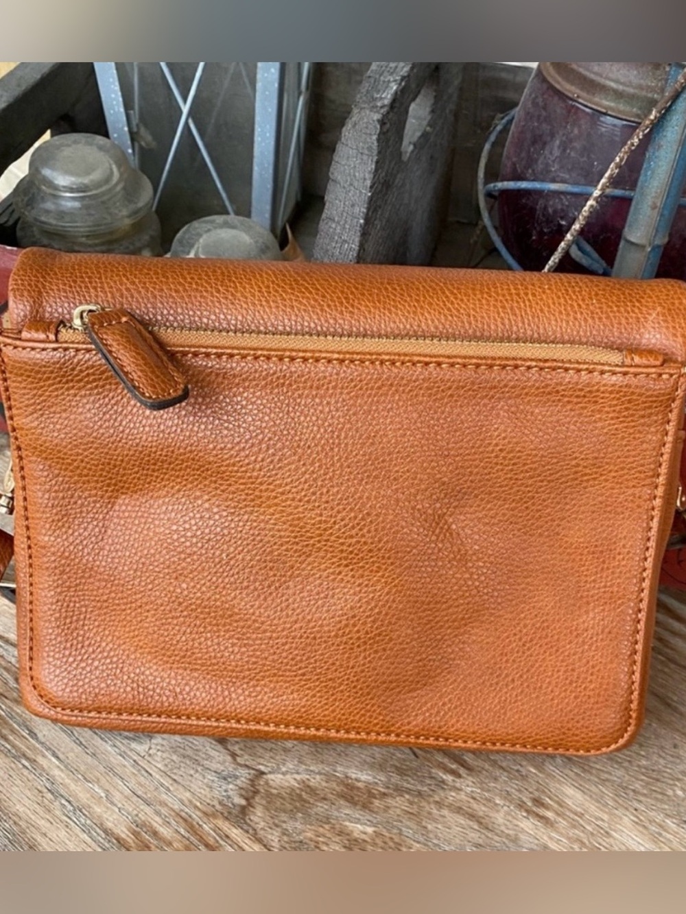 Street Level Tan Leather Crossbody Bag - Picture 4 of 12